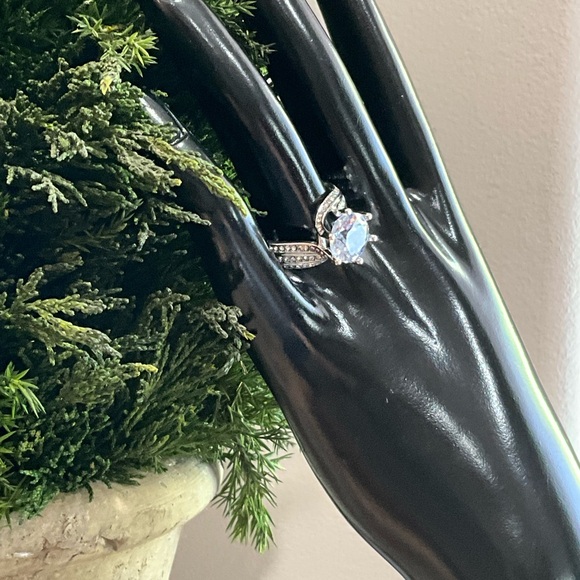 Elegant Silver Ring with Large Gemstone 7 - Picture 3 of 12